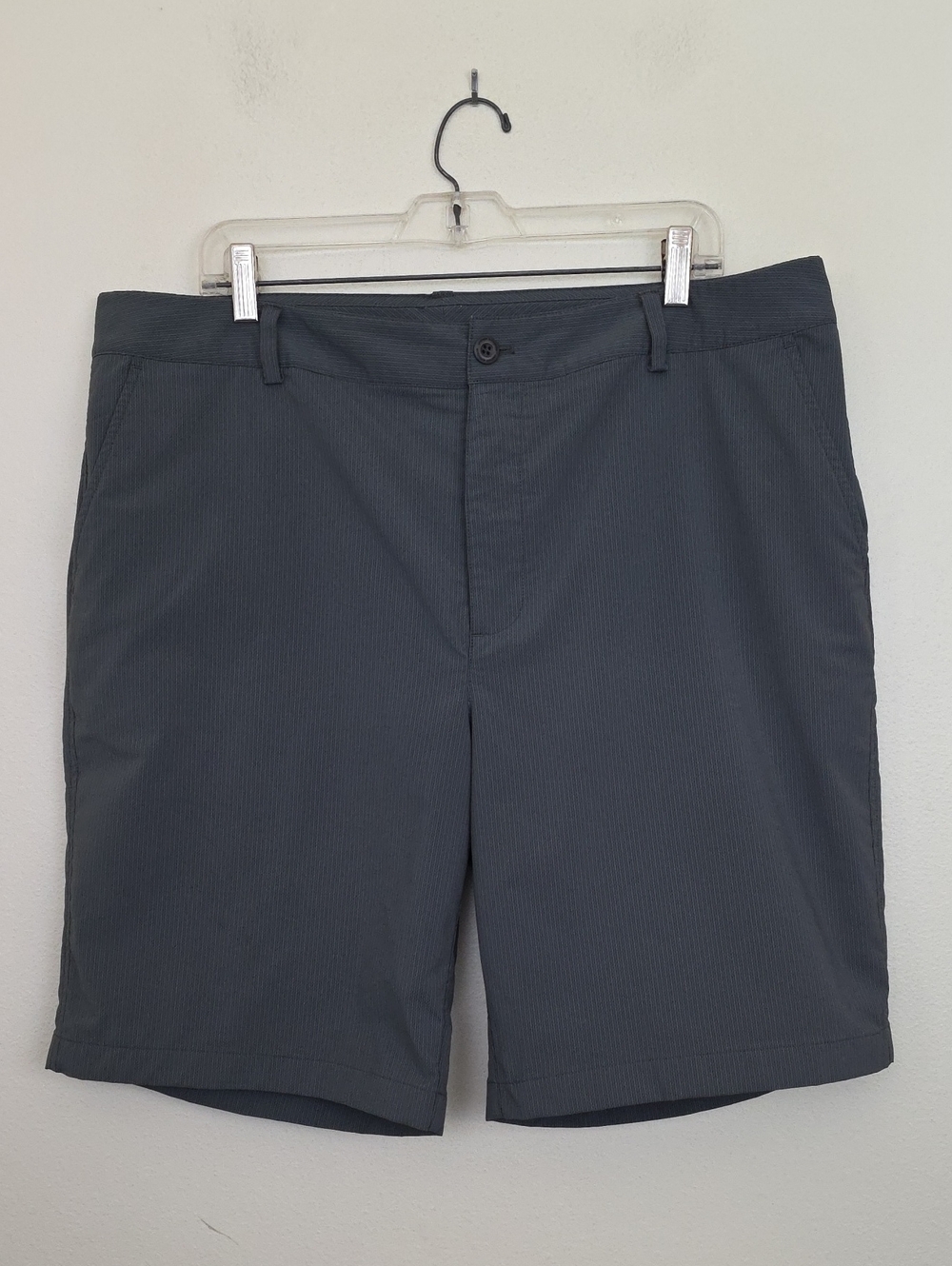 Under Armour Gray Light Textured Walking Shorts Mens  (Read Flaws) Loose 38